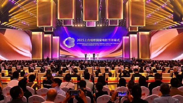 共赴天下光影盛会！2025上合国际影戏节在long8质造的永川科技片场开幕